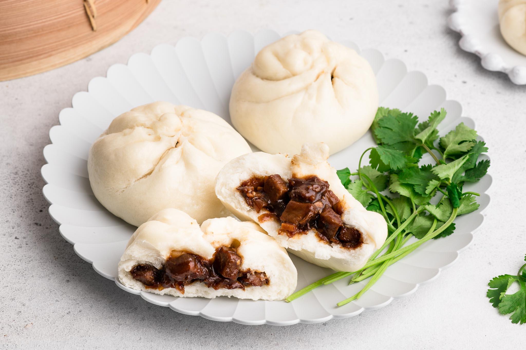 Steamed_Pork_Buns_Cha_Siu_Bao