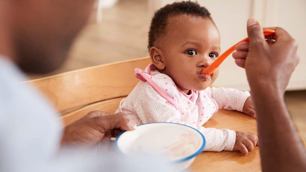 How to Handle Breast Feeding After Introducing Solids