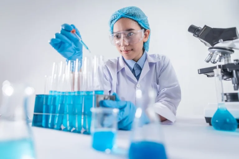 4 Tips for Moms Looking to Pursue STEM Careers