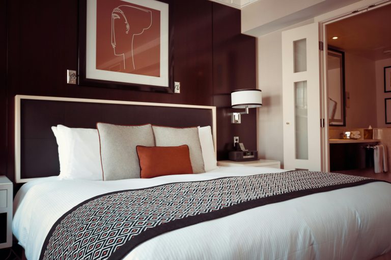 How to Create a Hotel-Like Bedroom Experience at Home