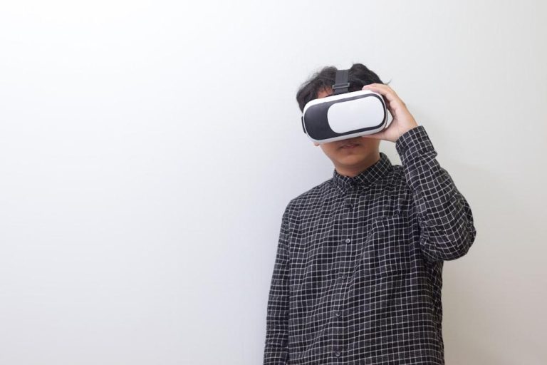 Modern Mom Tips: Ways to Explore Metaverse with Your Kida man wearing a virtual reality headset
