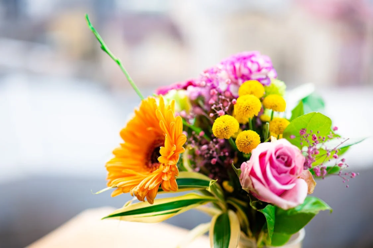 How to Pair Flowers with Traditional Christmas Gifts for an Extra Special Touch