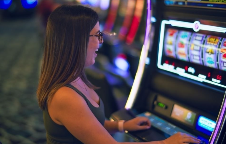 The Empowered Mom: How Sports Betting and Casinos are Changing the Game for Women