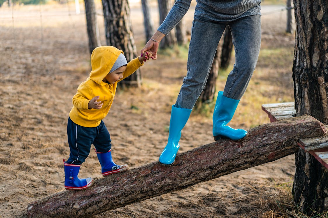 4 Traits of a Manipulative Parent And How to Spot the Signs