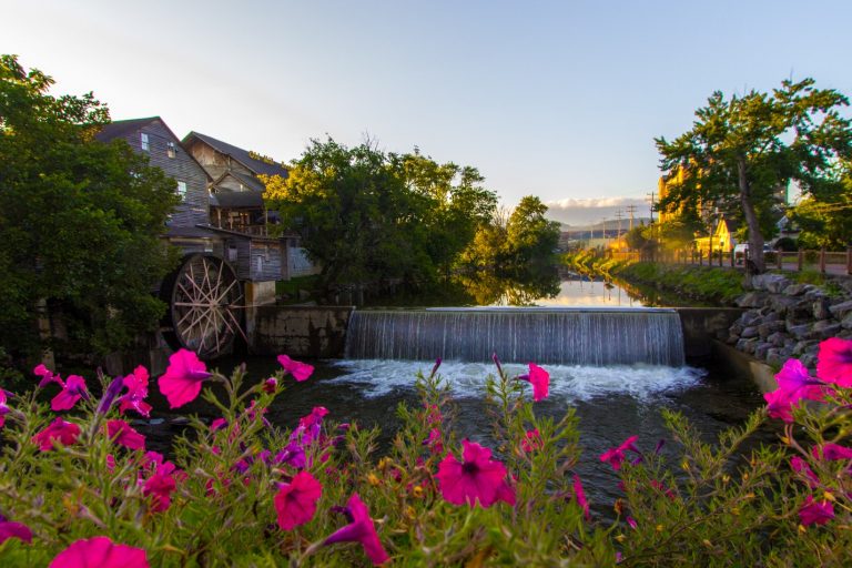 A Smoky Mountain State of Mind: What a Trip to Pigeon Forge Teaches You About Slowing Down