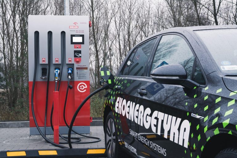 EV Charging Etiquette: Dos and Don’ts at Public Stations