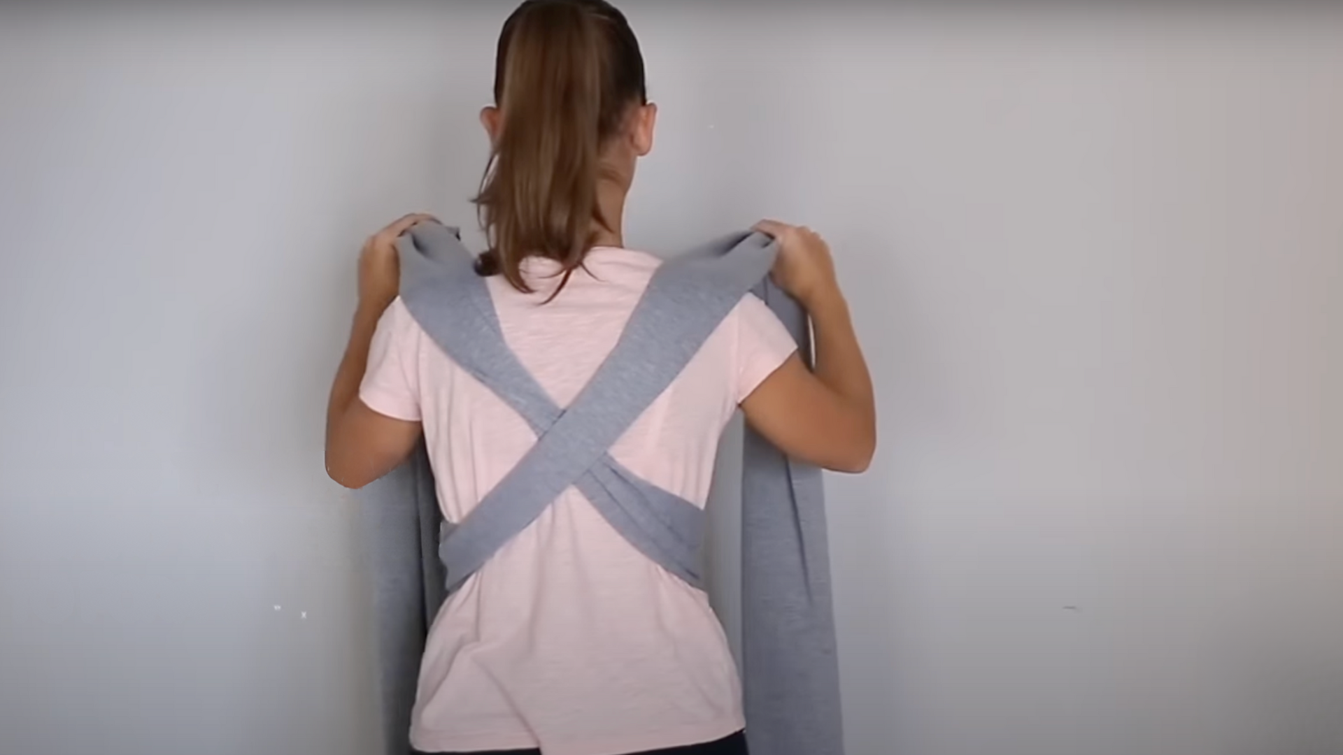 Step_2_Cross_the_Wrap_Behind_Your_Back