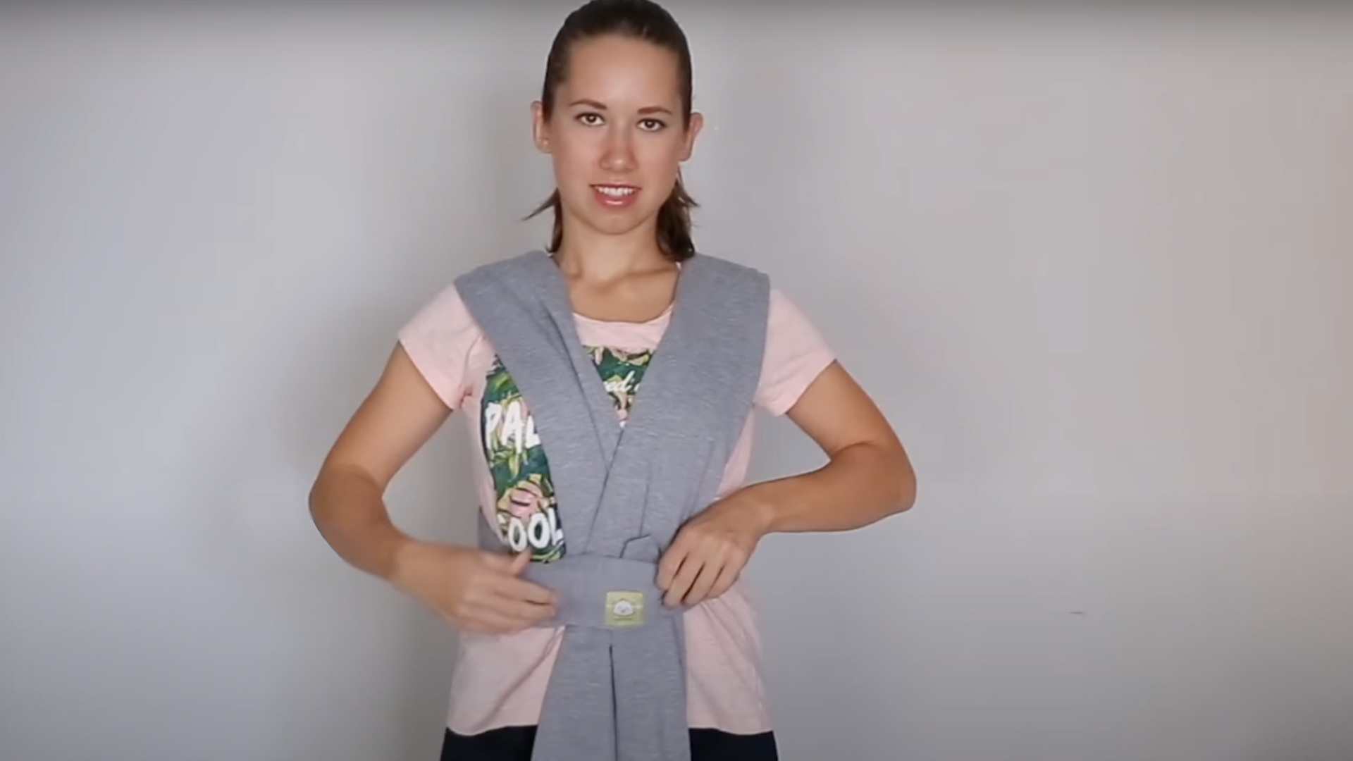 Step_3_Tuck_the_Ends_Through_the_Front