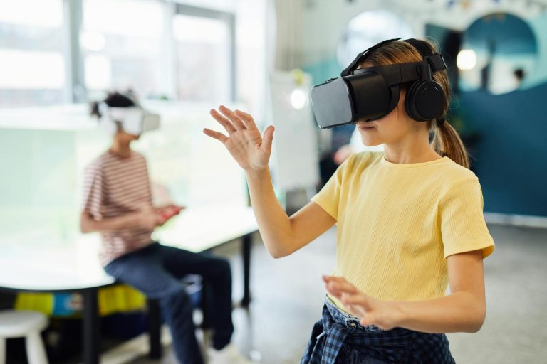 How Teachers Can Integrate VR into the Science Curriculum