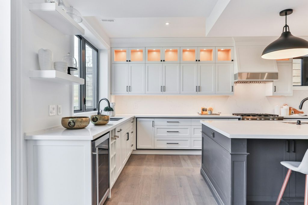 How Do You Choose the Right Wholesale Cabinet Supplier for Your Next Project?
