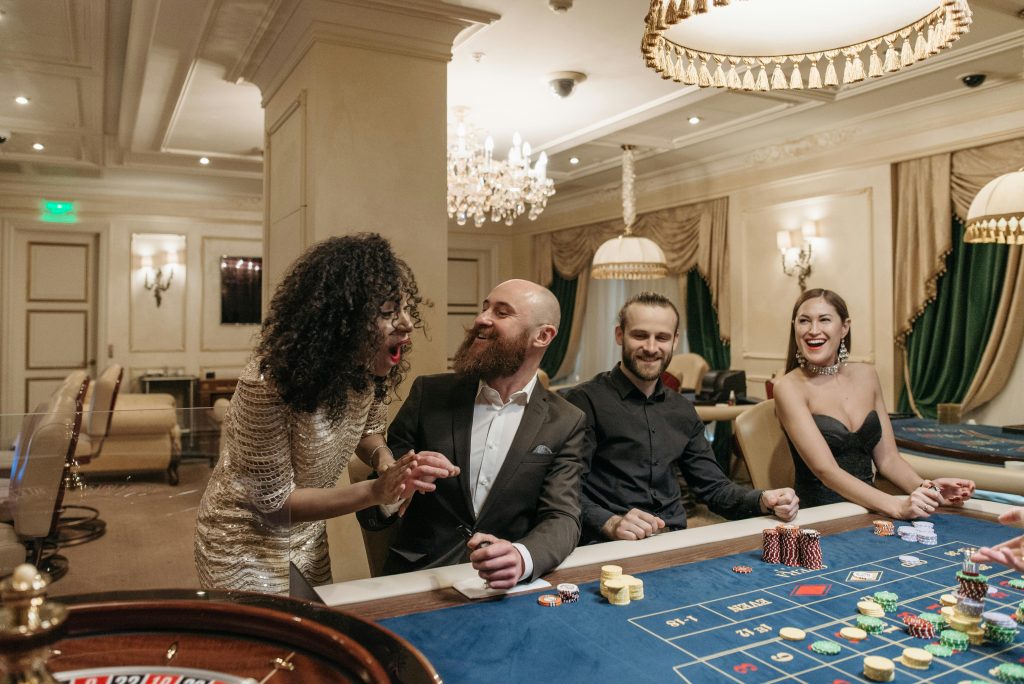 How to Host a Hollywood-Inspired Online Poker Night