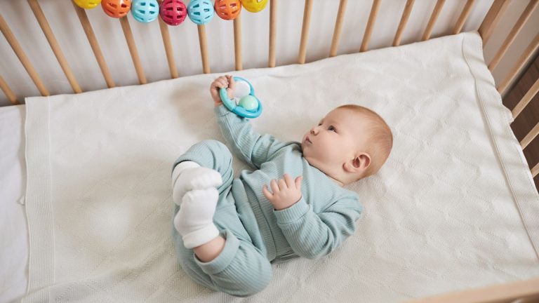 how to get baby to sleep in bassinet